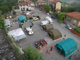 foto campo allestito dalla protezione civile