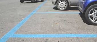 strisce blu di parcheggio 