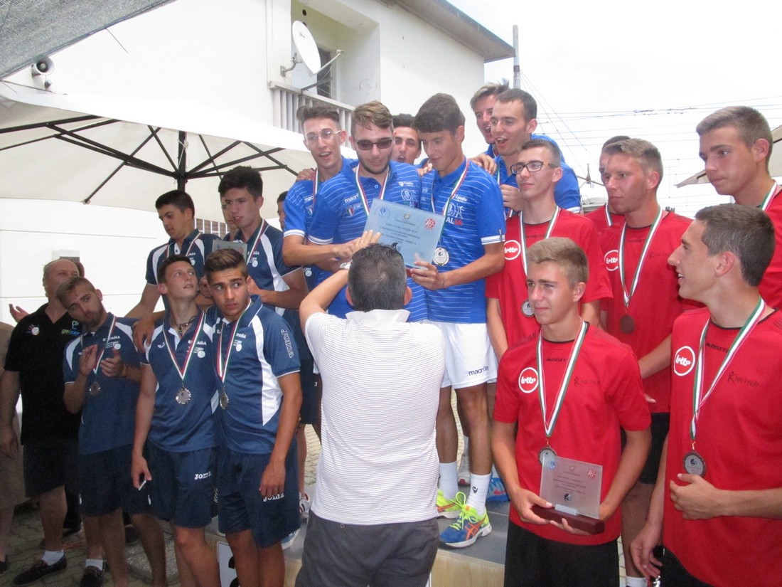 La premiazione della squadra azzurra