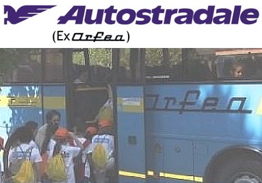 foto pullman arfea con logo autostradale