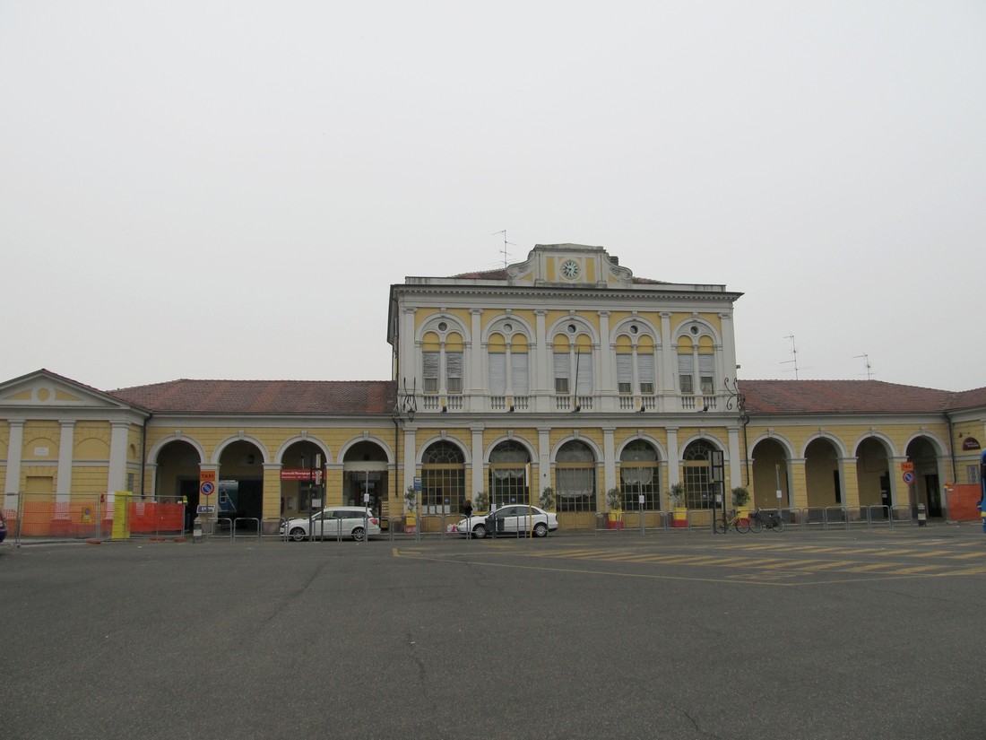 stazione ferroviaria esterno