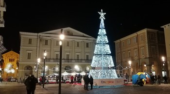 l'allestimento di piazza mazzini