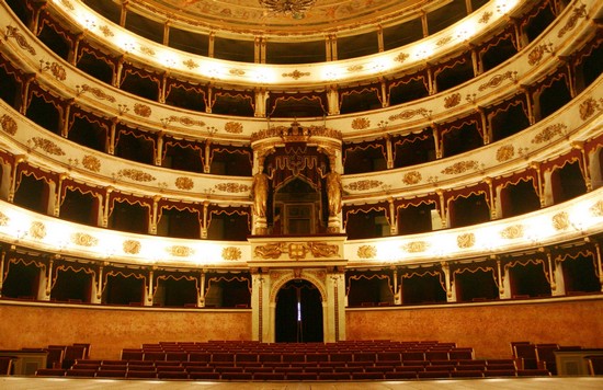 L'interno del teatro municipale
