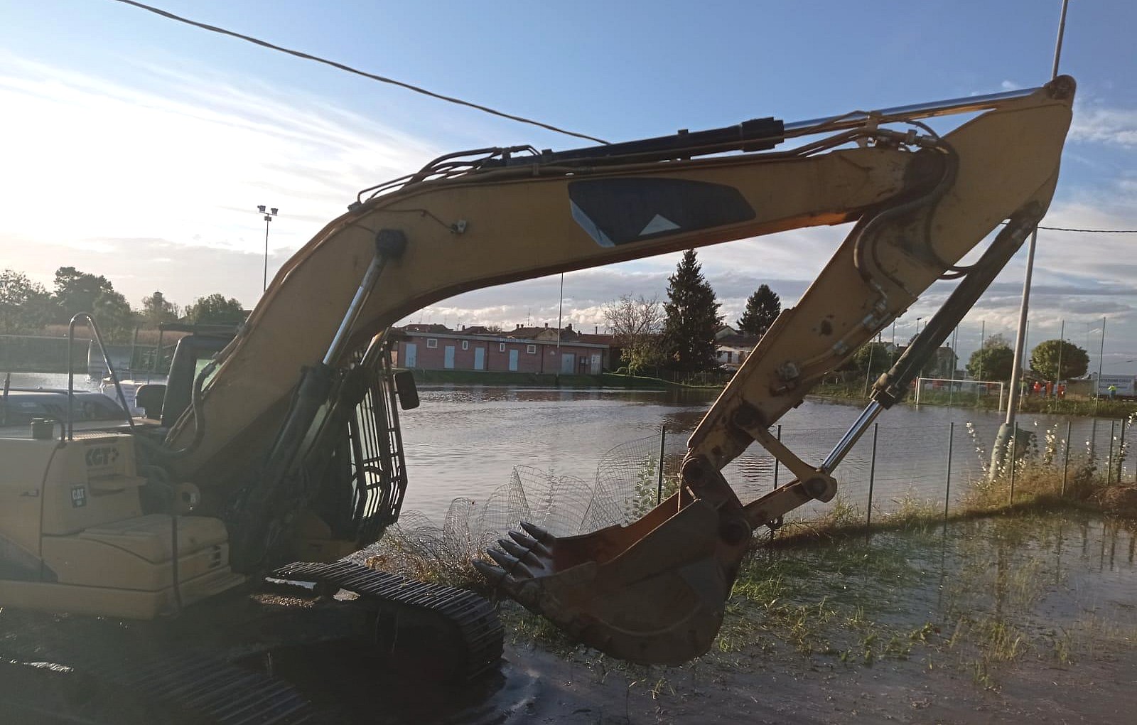 uno dei mezzi impegnati a Terranova durante l'emergenza