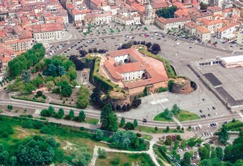 foto aerea del castello del monferrato