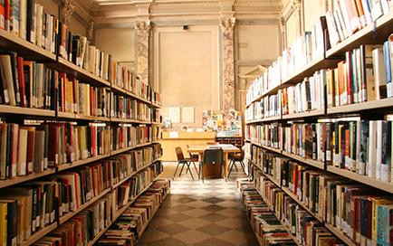 interno della biblioteca civica