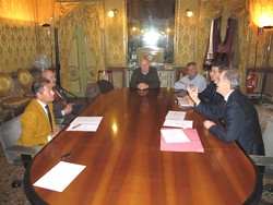 foto incontro in sala giunta