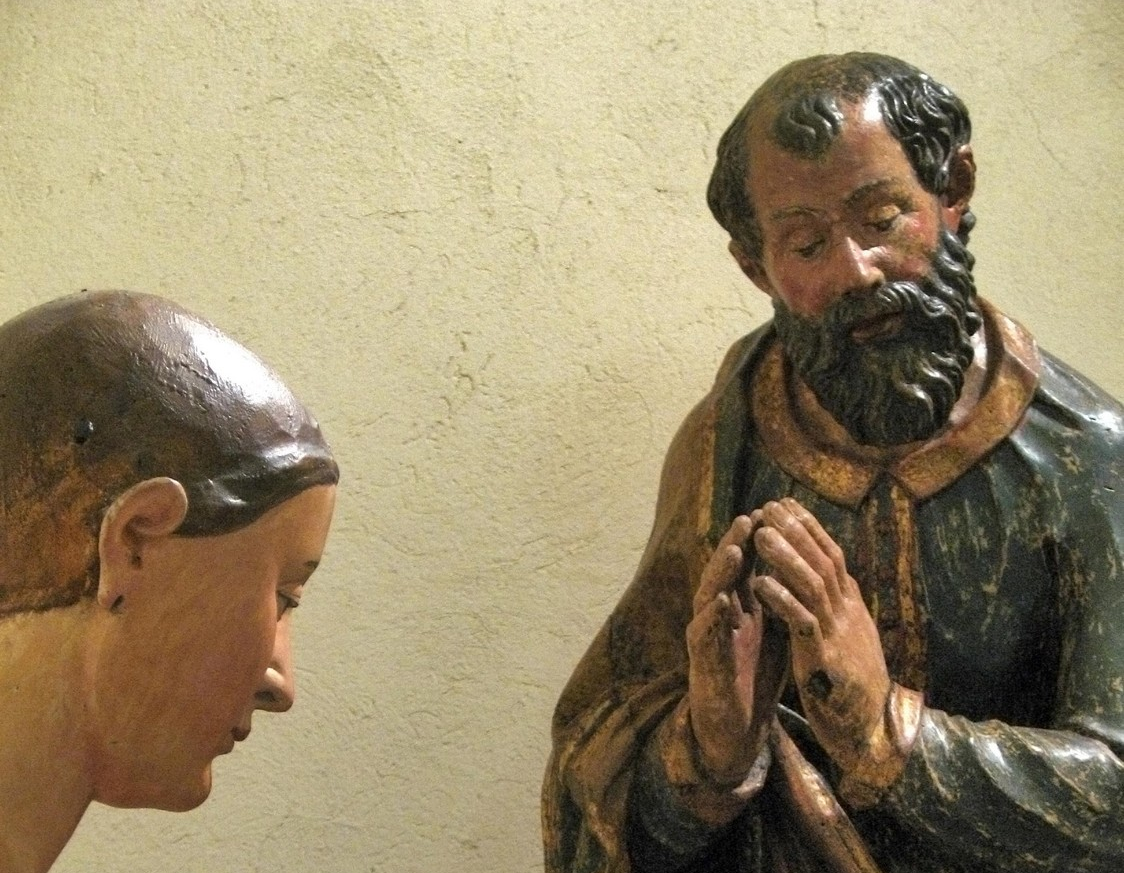 particolare statua lignea san giuseppe