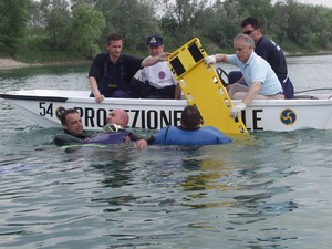 esercitazione in acqua della protezione civile