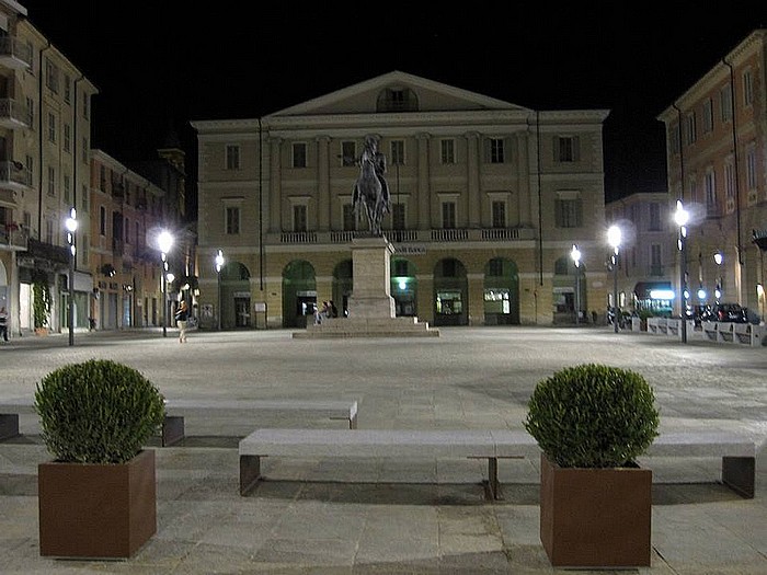 piazza mazzini notturno