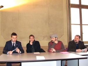 gruppo conferenza stampa