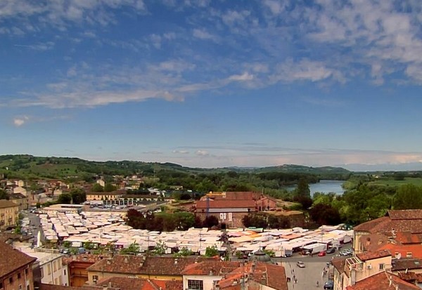 vista dall'alto del mercato di piazza castello