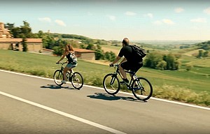 turisti in bicicletta tra le colline del Monferrato