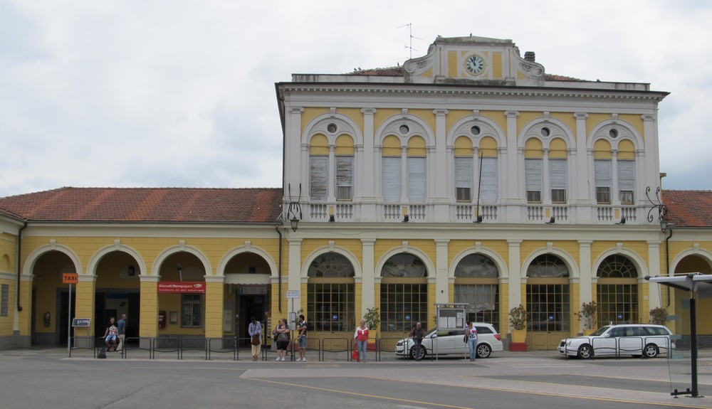 foto stazione ferroviaria