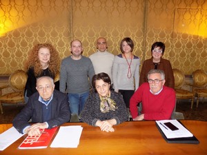 foto di gruppo giunta con segretario comunale